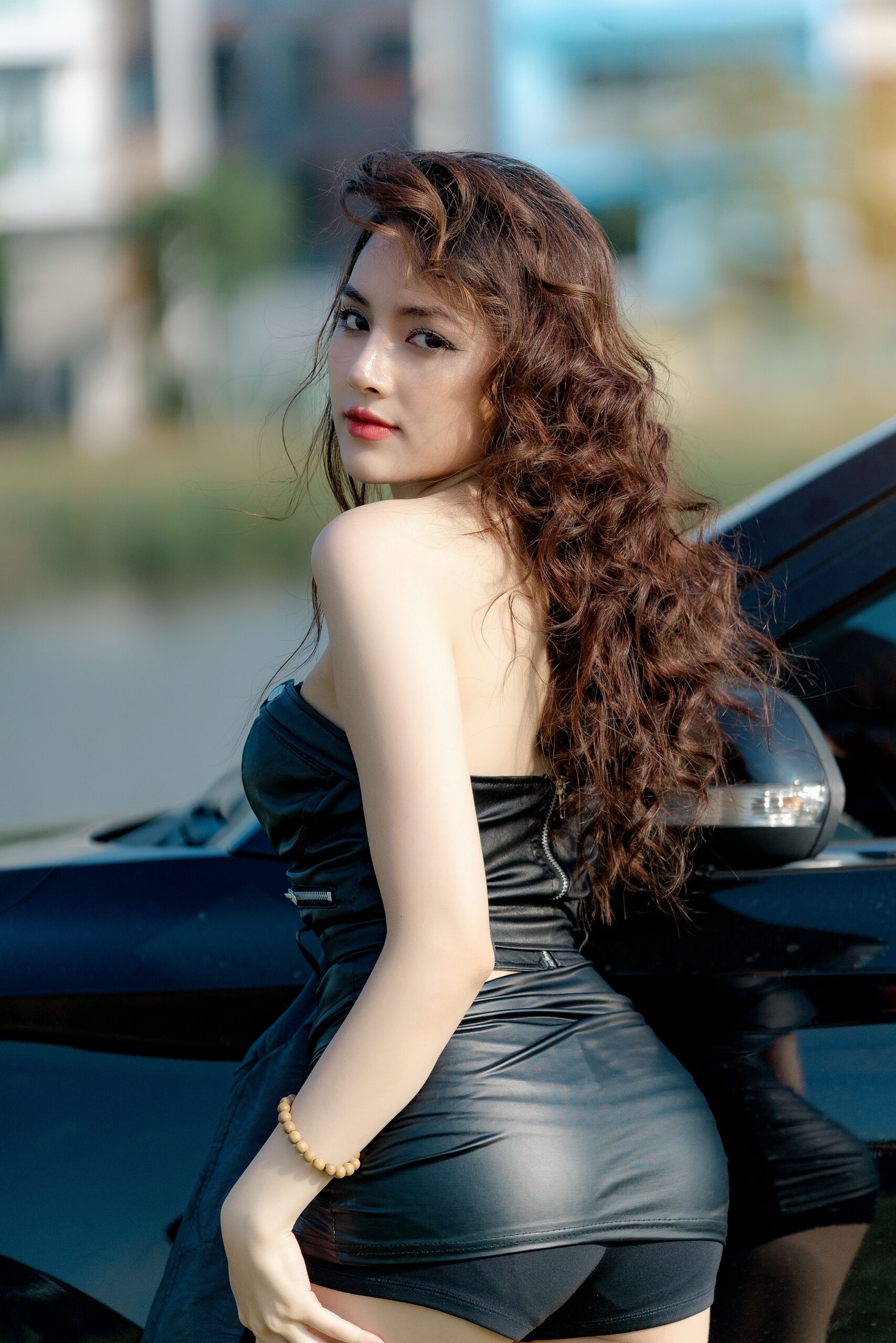 You want a local girl, a model or a high-profile girl, then you will get girls here at very low prices.